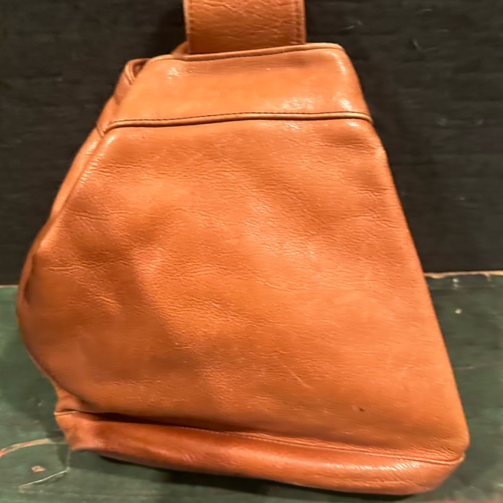 Sven Tan Leather Shoulder Bag
